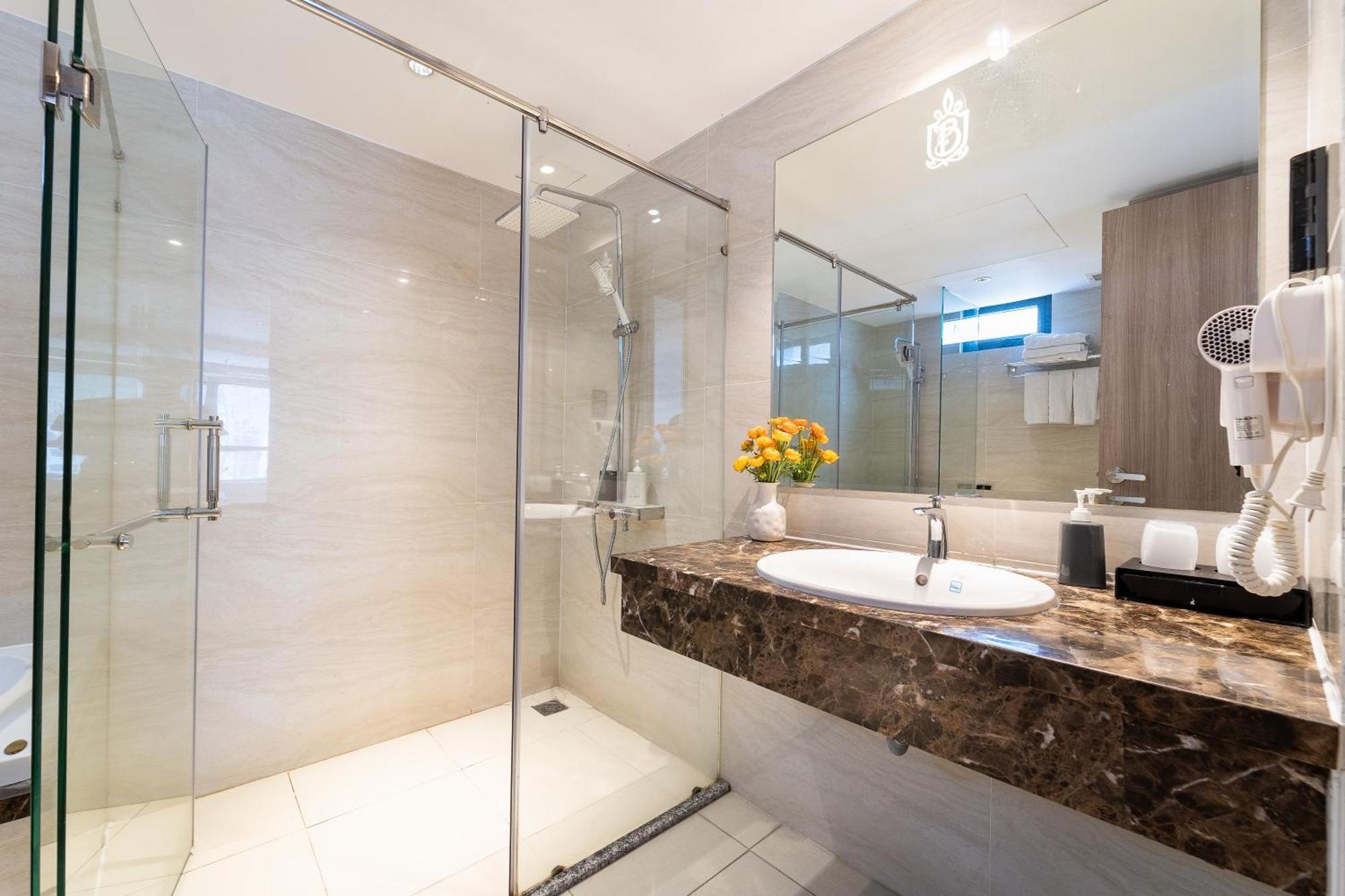Nicecy Hotel Suites & Spa Хошимин Номер фото