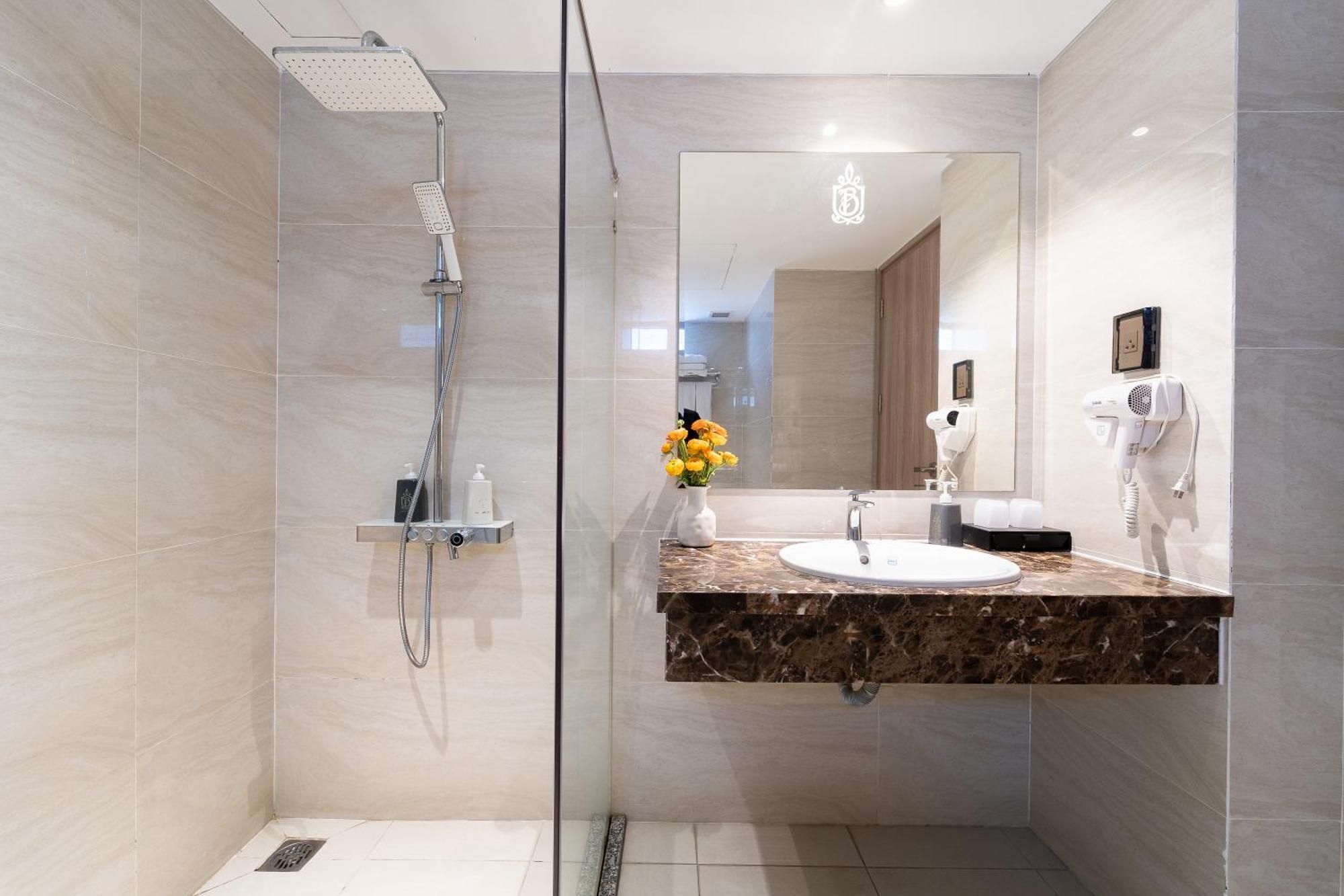 Nicecy Hotel Suites & Spa Хошимин Номер фото