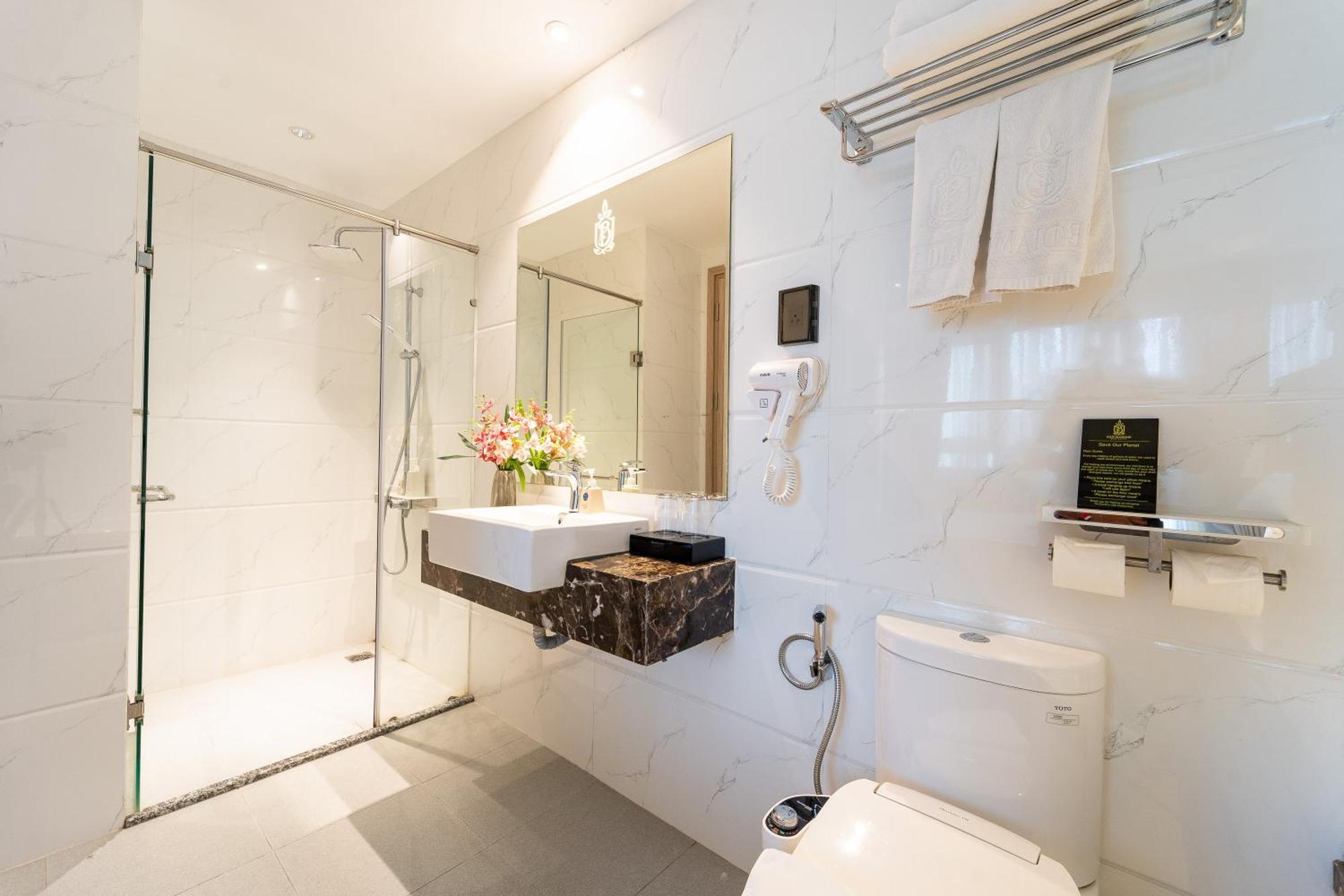 Nicecy Hotel Suites & Spa Хошимин Номер фото
