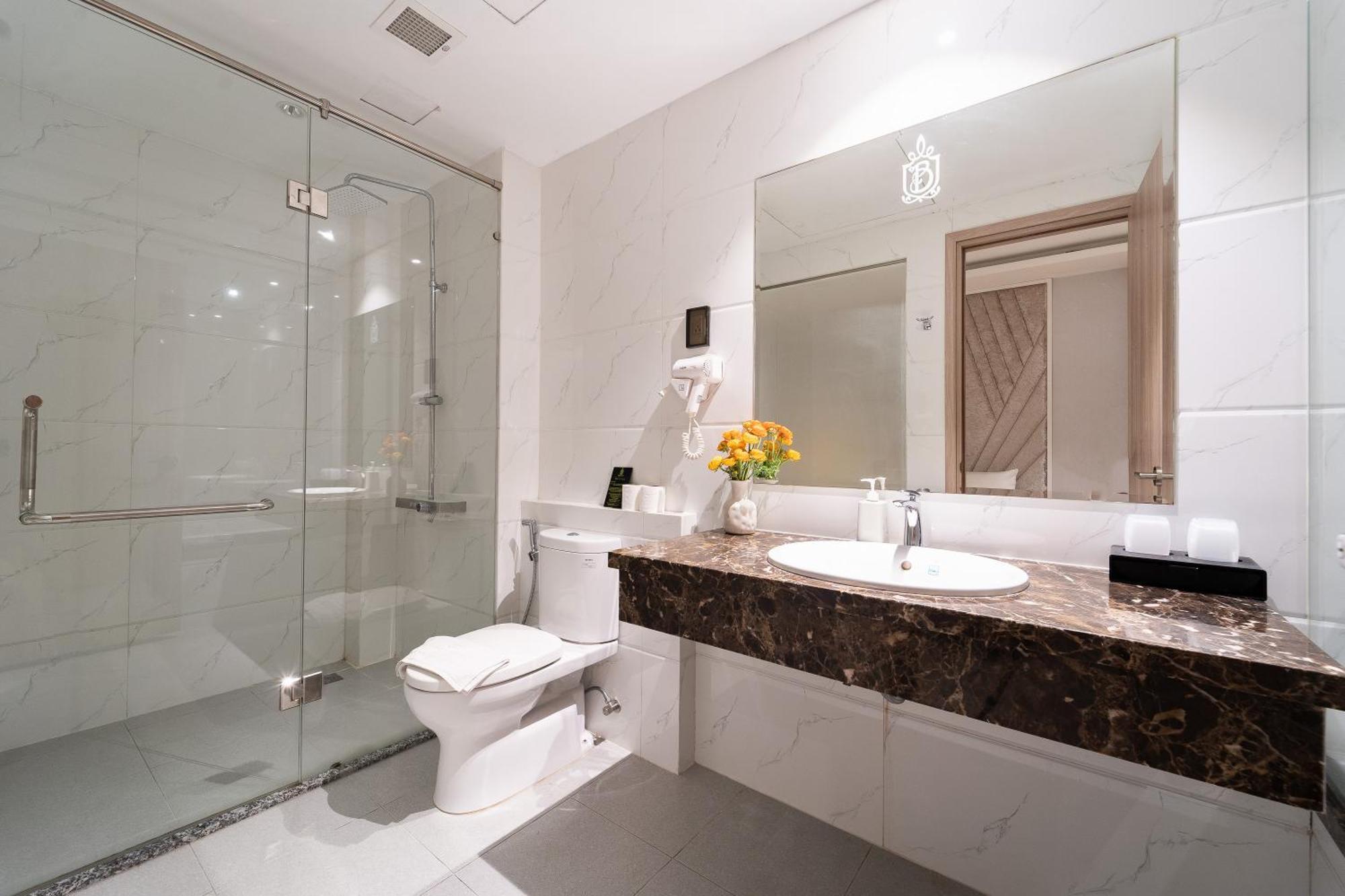 Nicecy Hotel Suites & Spa Хошимин Номер фото