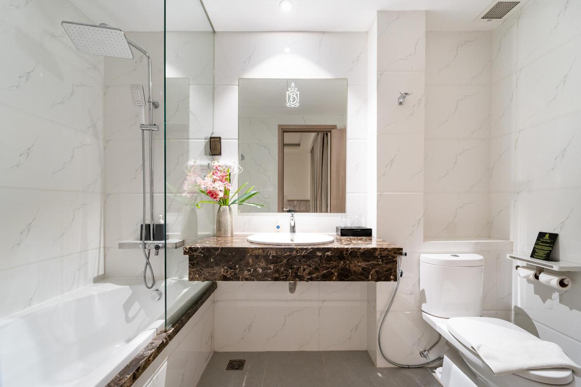 Nicecy Hotel Suites & Spa Хошимин Номер фото