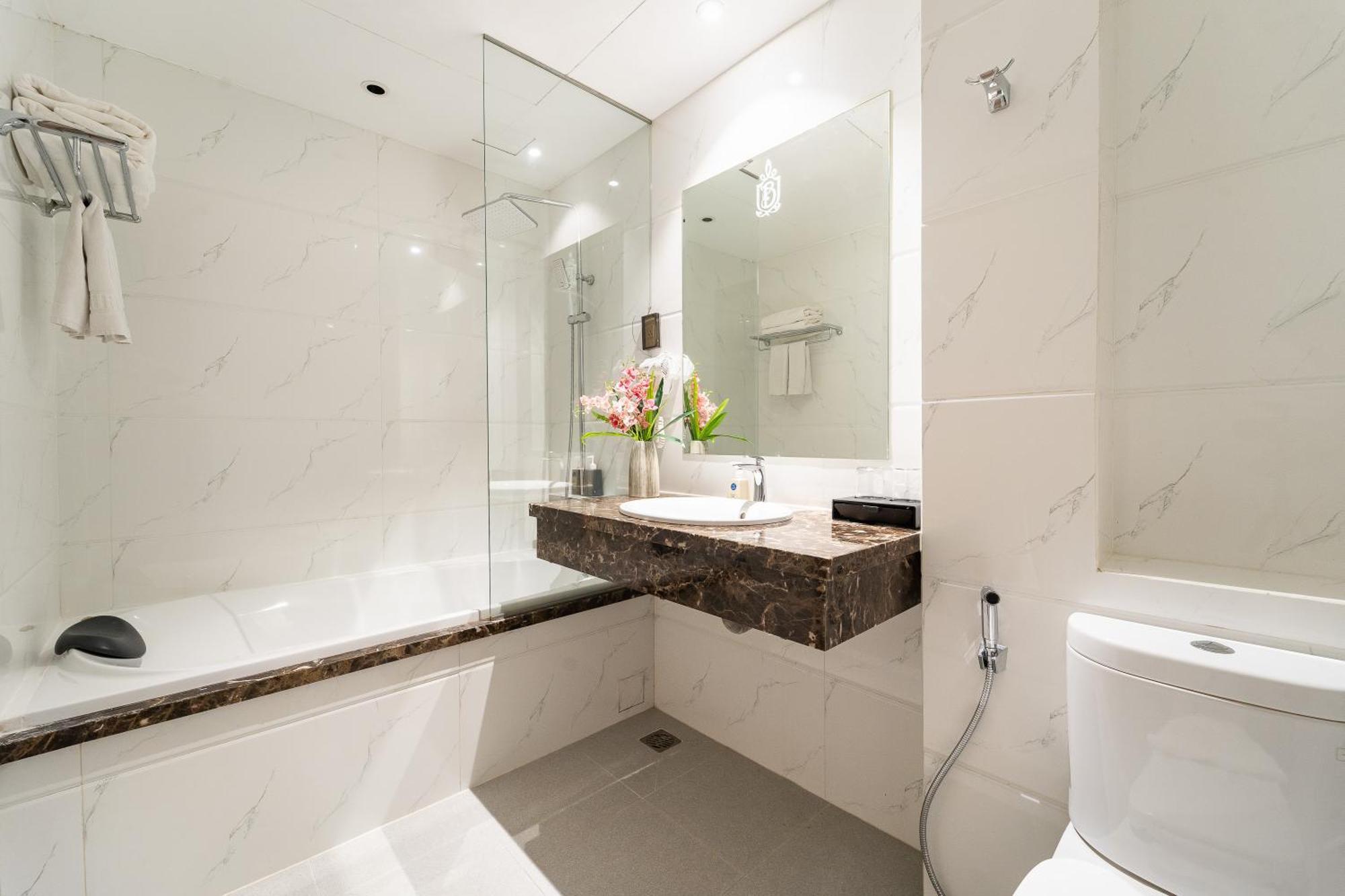 Nicecy Hotel Suites & Spa Хошимин Номер фото